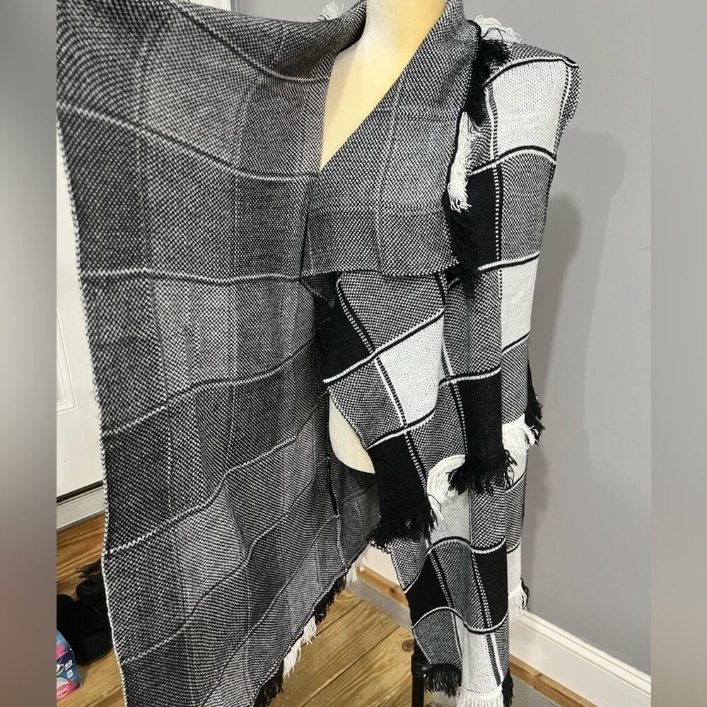 Checker Beautiful Womens‎ Pullover Cardigan Shawl Size Medium - Picture 5 of 7